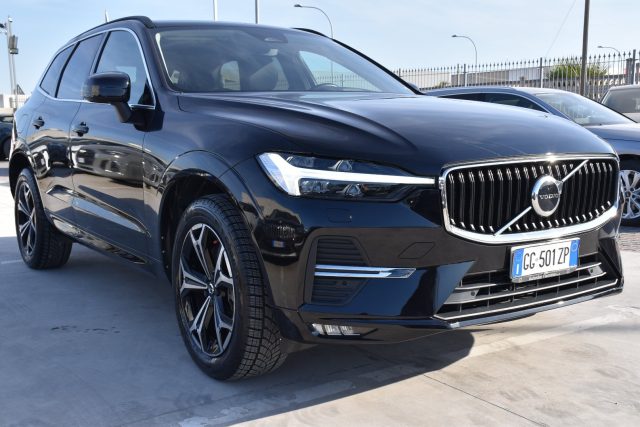 Volvo XC60 B4 (d) AWD Geartronic Momentum *Pelle* - foto 3 di 4