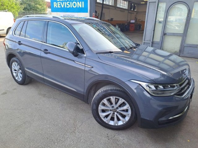 Volkswagen Tiguan 2.0 TDI 150 CV SCR DSG Life usato a SAN VITO DEI NORMANNI