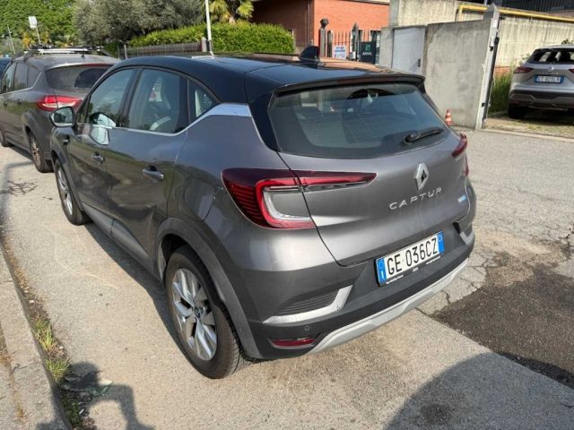 Renault Captur Plug-in Hybrid E-Tech 160 CV Intens - foto 2 di 4