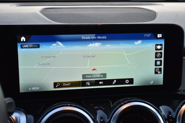 Mercedes-Benz GLB 200 d Automatic Business Extra, del 2021, 96.801 km, in vendita a San Vito Dei Normanni (BR)