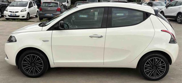 Lancia Ypsilon 1.0 FireFly 5 porte S&S Hybrid Gold - foto 2 di 4