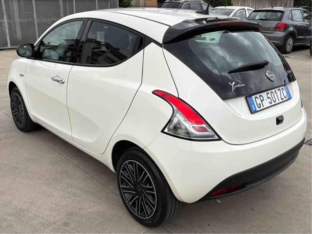 Lancia Ypsilon 1.0 FireFly 5 porte S&S Hybrid Gold - foto 3 di 4