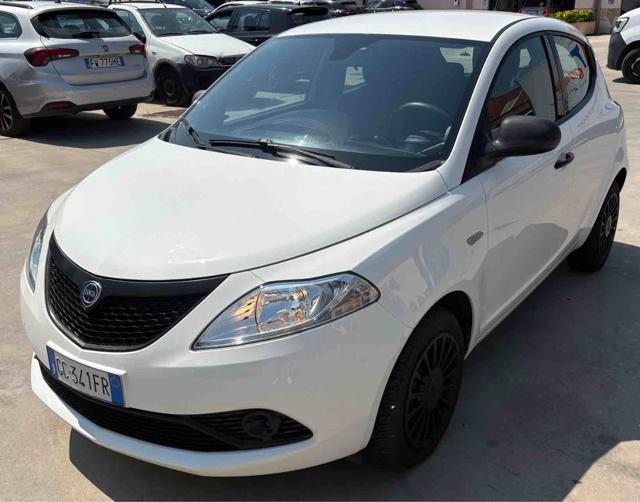 Lancia Ypsilon 1.0 FireFly 5 porte S&S Hybrid Ecochic Gold usato a MONTEROTONDO
