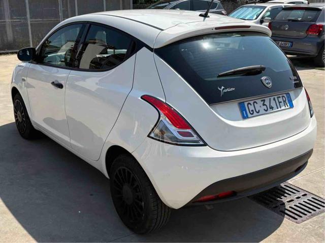 Lancia Ypsilon 1.0 FireFly 5 porte S&S Hybrid Ecochic Gold - foto 3 di 4
