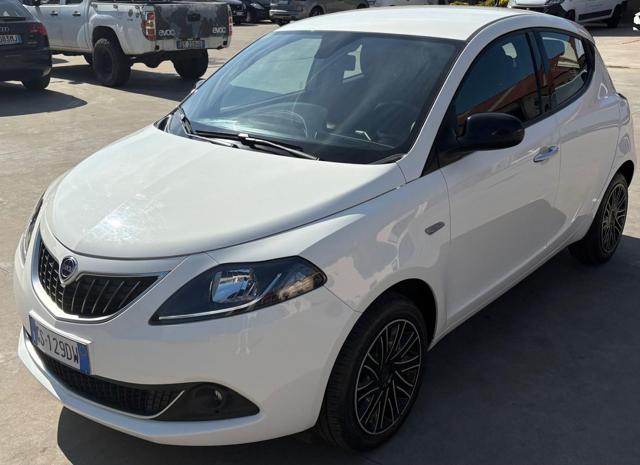 Lancia Ypsilon 1.0 FireFly 5 porte S&S Hybrid Gold, del 2023, 52.670 km, in vendita a Monterotondo (RM)
