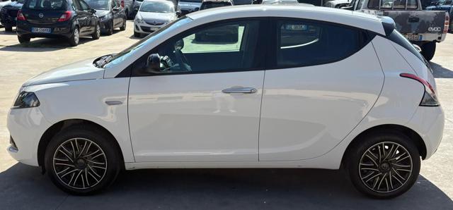 Lancia Ypsilon 1.0 FireFly 5 porte S&S Hybrid Gold - foto 2 di 4