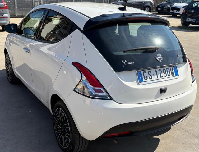 Lancia Ypsilon 1.0 FireFly 5 porte S&S Hybrid Gold - foto 3 di 4