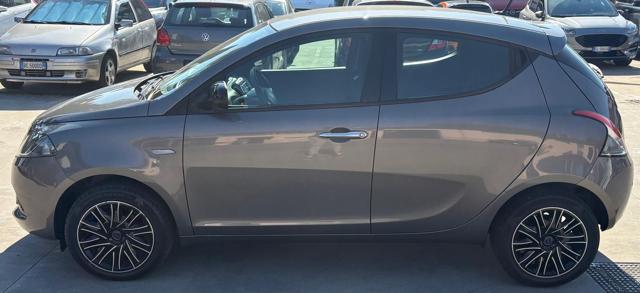 Lancia Ypsilon 1.0 FireFly 5 porte S&S Hybrid Gold - foto 2 di 4