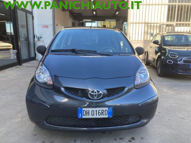 Toyota Aygo 1.0 12V VVT-i 5 porte Sol - foto 2 di 4