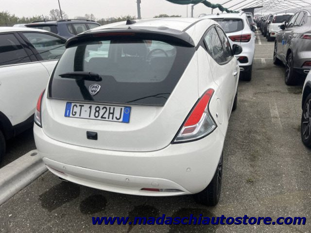 Lancia Ypsilon 1.0 FireFly 5 porte S&S Hybrid Platino - foto 3 di 4