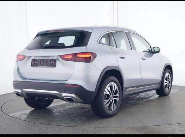 Mercedes-Benz GLA 180 Automatic Progressive Advanced - foto 4 di 4