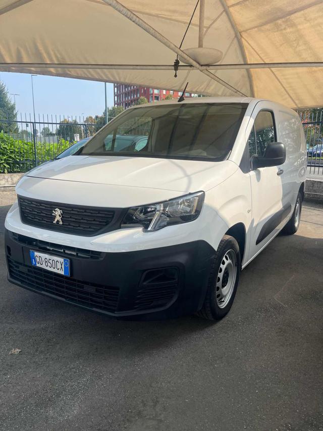 Peugeot Partner BlueHDi 100 PL Furgone Asphalt, del 2021, 180.200 km, in vendita a Torino (TO)