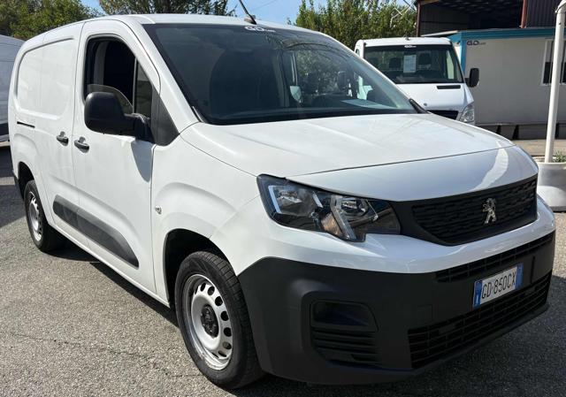 Peugeot Partner 1.5 BlueHDi 100 CV PL Furgone, del 2021, 180.200 km, in vendita a Torino (TO)