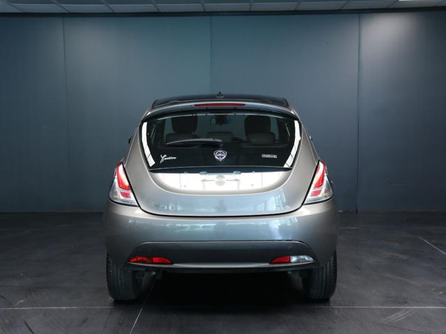 Lancia Ypsilon 1.0 FireFly 5 porte S&S Hybrid Silver Plus - foto 3 di 4