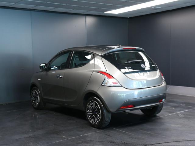 Lancia Ypsilon 1.0 FireFly 5 porte S&S Hybrid Silver Plus - foto 4 di 4