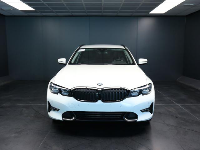 BMW 320 d 48V xDrive Touring Sport - foto 2 di 4
