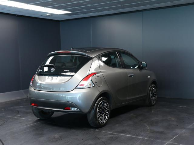 Lancia Ypsilon 1.0 FireFly 5 porte S&S Hybrid Silver Plus - foto 3 di 4