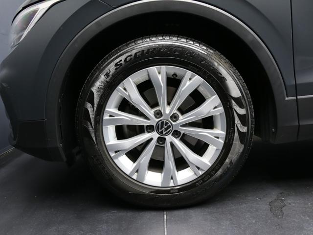Volkswagen Tiguan 2.0 TDI 150CV DSG Life, del 2023, 82.578 km, in vendita a ARSIè (BL)