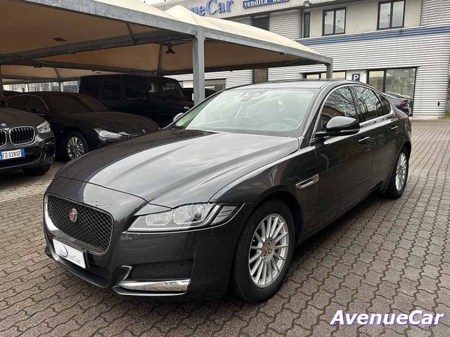 Jaguar XF 2.0 d Pure BERLINA AUTOMATICA TELECAMERA IVA ESP usato a MONZA