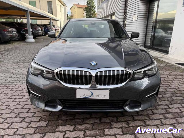 BMW 330 i xdrive Luxury BERLINA CILINDRATA 2.000 - foto 2 di 4