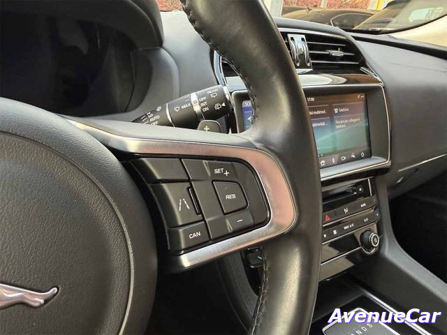 Jaguar F-Pace 2.0d i4 awd PRESTIGE PELLE TELECAMERA IVA ESPOSTA usato a MONZA