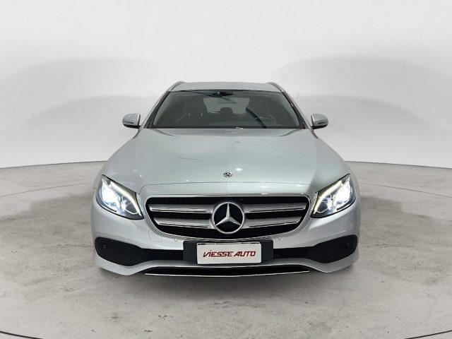 Mercedes-Benz E 220 sport - foto 2 di 4