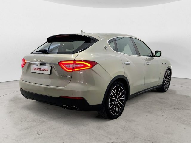Maserati Levante tetto apribile - foto 4 di 4