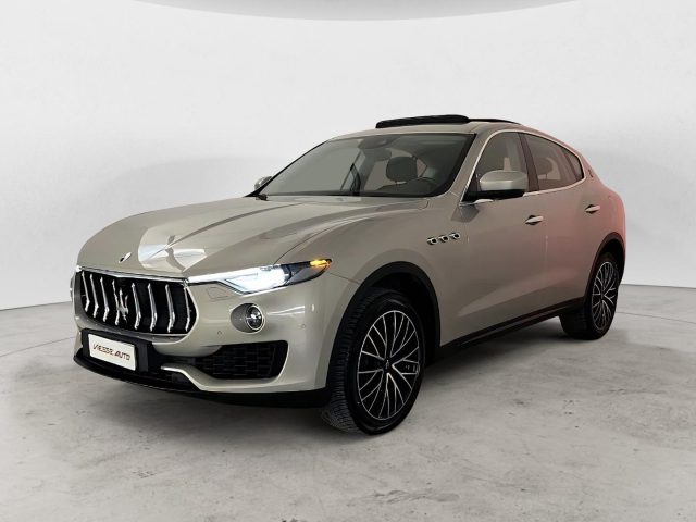 Maserati Levante tetto apribile usato a MILANO