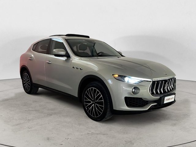 Maserati Levante tetto apribile - foto 3 di 4