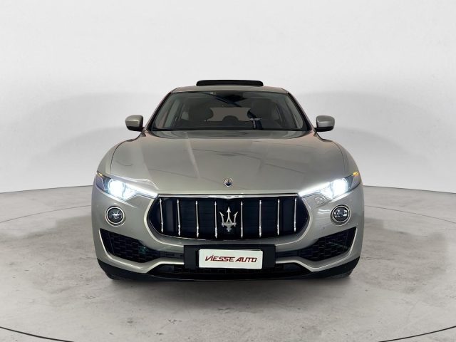 Maserati Levante tetto apribile - foto 2 di 4