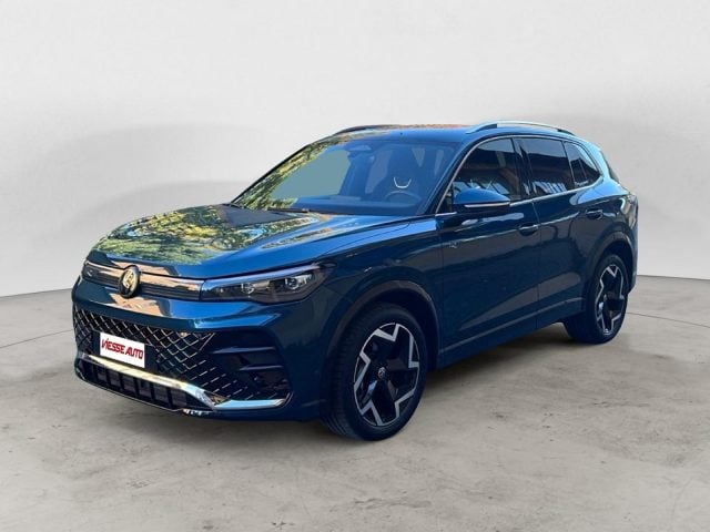 Volkswagen Tiguan Tiguan III 2024 2.0 tdi R-Line 150cv dsg, del 2025, 30.770 km, in vendita a Milano (MI)