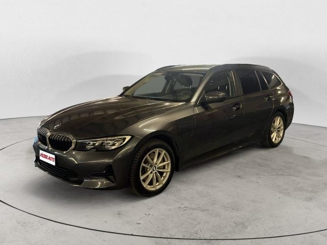 BMW 320 Gran Turismo e Touring Luxury auto, del 2021, 94.395 km, in vendita a Milano (MI)