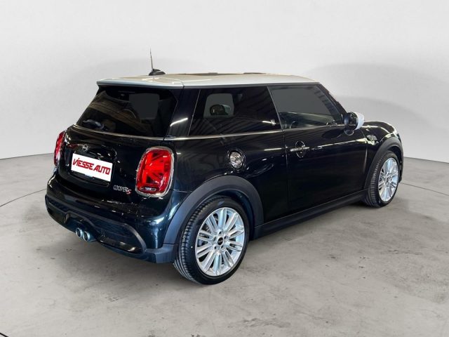 MINI Cooper S Essential - foto 2 di 4