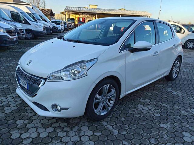 Peugeot 208 1.2 VTI DISTRIBUZIONE NUOVA usato a CIGOGNOLA