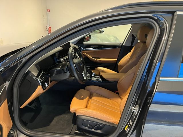 BMW 530 e xDrive Touring Business Plug-In, del 2022, 49.000 km, in vendita a Noventa Vicentina (VI)