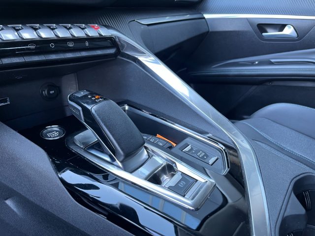 Peugeot 3008 HYBRID 225CV e-EAT8 ALLURE PLUG-IN, del 2022, 113.000 km, in vendita a Noventa Vicentina (VI)