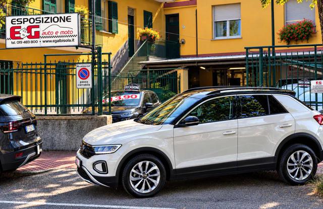 Volkswagen T-Roc 1.0 TSI Life, del 2023, 29.900 km, in vendita a Albisola Superiore (SV)