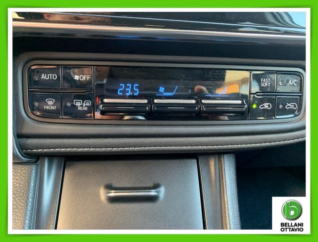 Toyota Auris Touring Sports 1.6 D-4D Lounge/TELECAMERA POSTERIORE, del 2016, 105.500 km, in vendita a Feltre (BL)