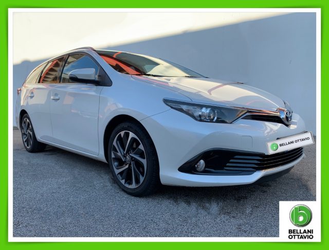 Toyota Auris Touring Sports 1.6 D-4D Lounge/TELECAMERA POSTERIORE usato a FELTRE