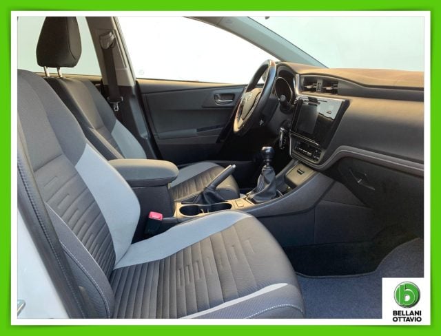 Toyota Auris Touring Sports 1.6 D-4D Lounge/TELECAMERA POSTERIORE, del 2016, 105.500 km, in vendita a Feltre (BL)