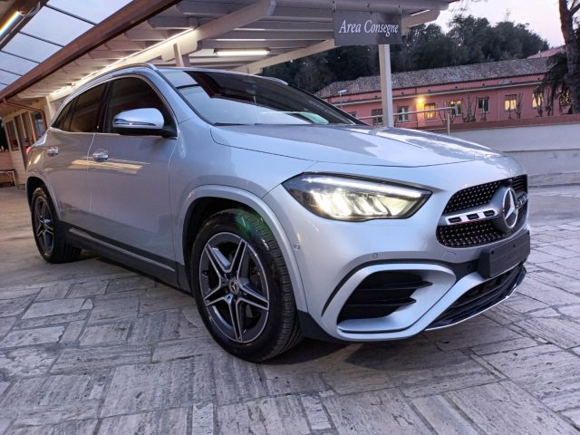 Mercedes-Benz GLA 200 D AMG PREMIUM 150CV AUTO PACK LUCI INT - foto 3 di 4