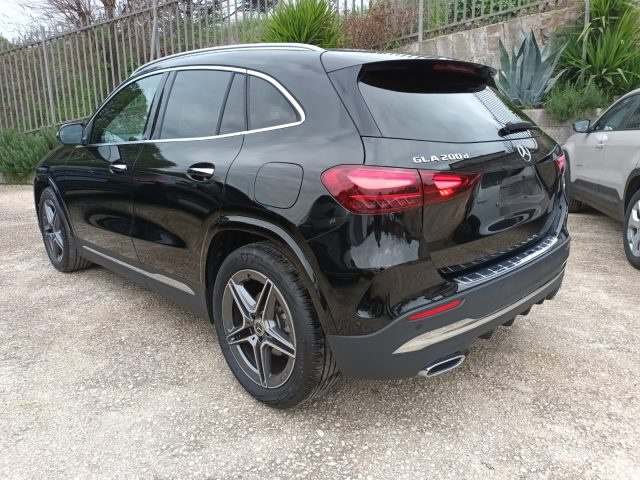 Mercedes-Benz GLA 200 D AMG PREMIUM 150CV AUTO PACK LUCI INT - foto 4 di 4