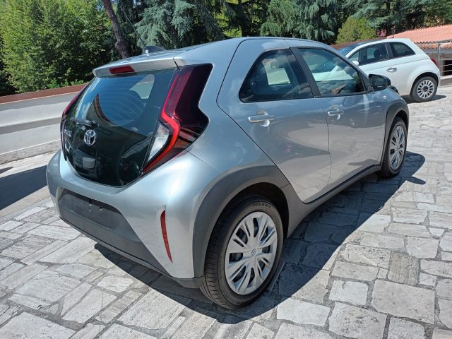 Toyota Aygo X 1000 VVT-I ACTIVE 72CV AUTOM 5P CARPLAY CAM ITALIA - foto 3 di 4