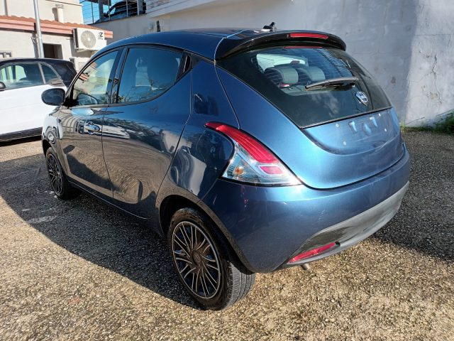 Lancia Ypsilon 1000 HYBRID SILVER 70CV STEREO USB ITALIA - foto 3 di 4
