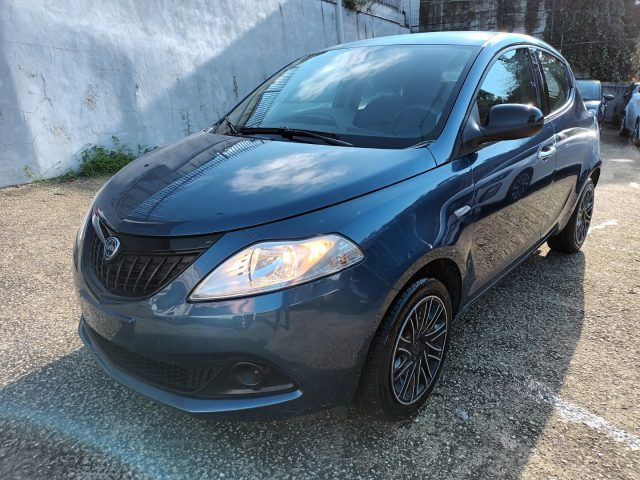 Lancia Ypsilon 1000 HYBRID SILVER 70CV STEREO USB ITALIA - foto 2 di 4