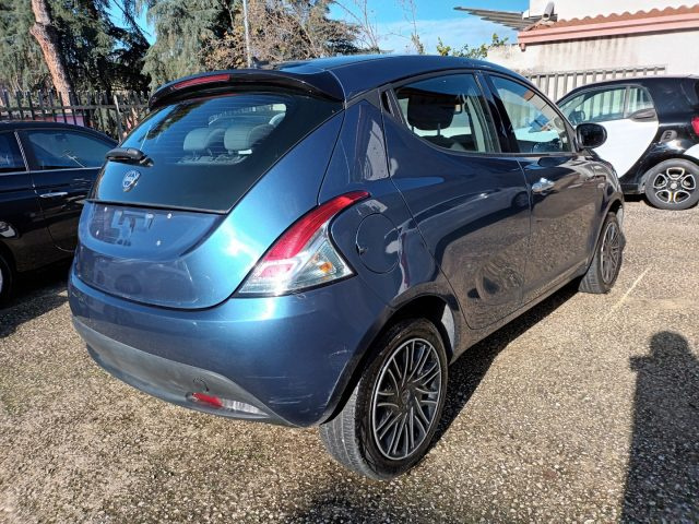 Lancia Ypsilon 1000 HYBRID SILVER 70CV STEREO USB ITALIA - foto 4 di 4