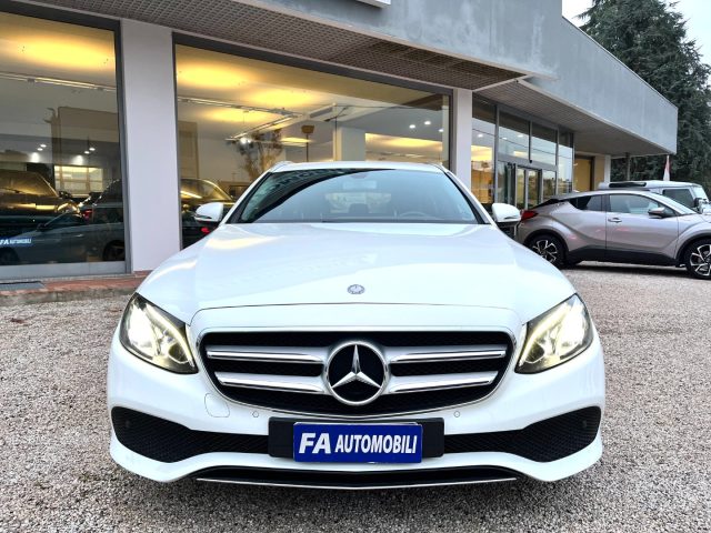 Mercedes-Benz E 220 d S.W. Auto Sport - foto 3 di 4