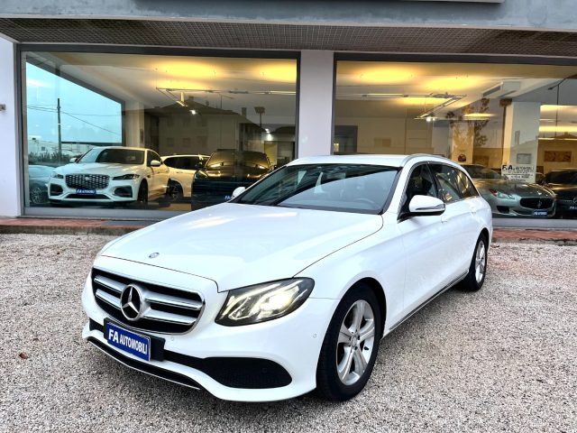 Mercedes-Benz E 220 d S.W. Auto Sport - foto 2 di 4
