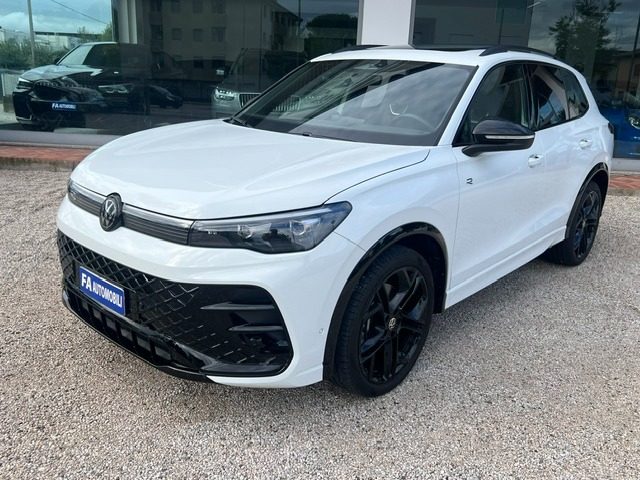 Volkswagen Tiguan 2.0 TDI 150 CV DSG R-Line Plus NAZIONALE*PANORAMA - foto 2 di 4