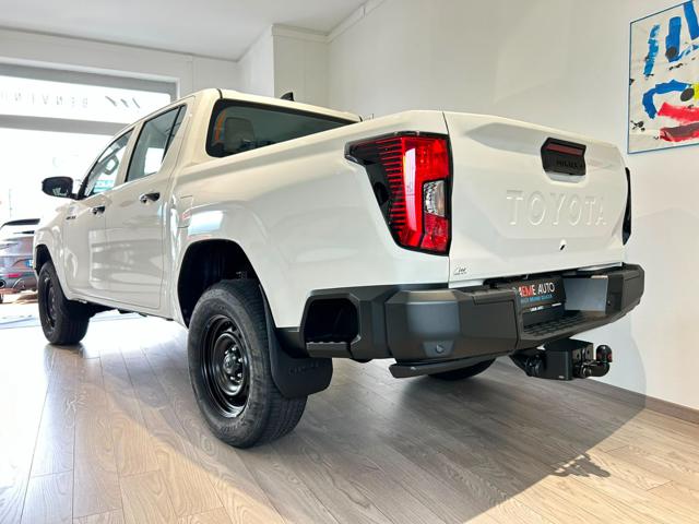 Toyota Hilux 2.8 d-4d 48V double cab Hilux auto, in vendita a Domodossola (VB)